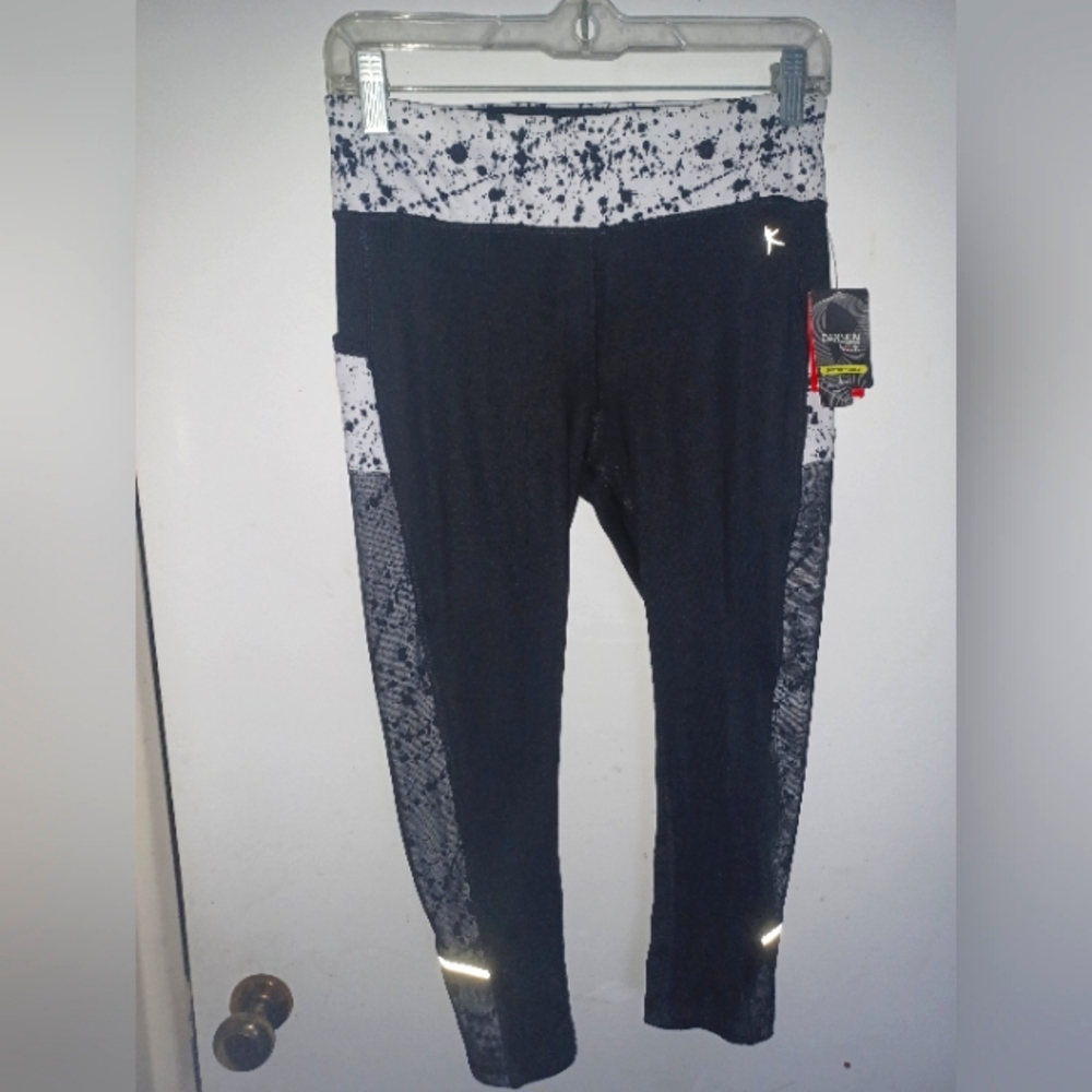Danskin Now Women's Knee Length Workout Yoga Pants Black NWT size S